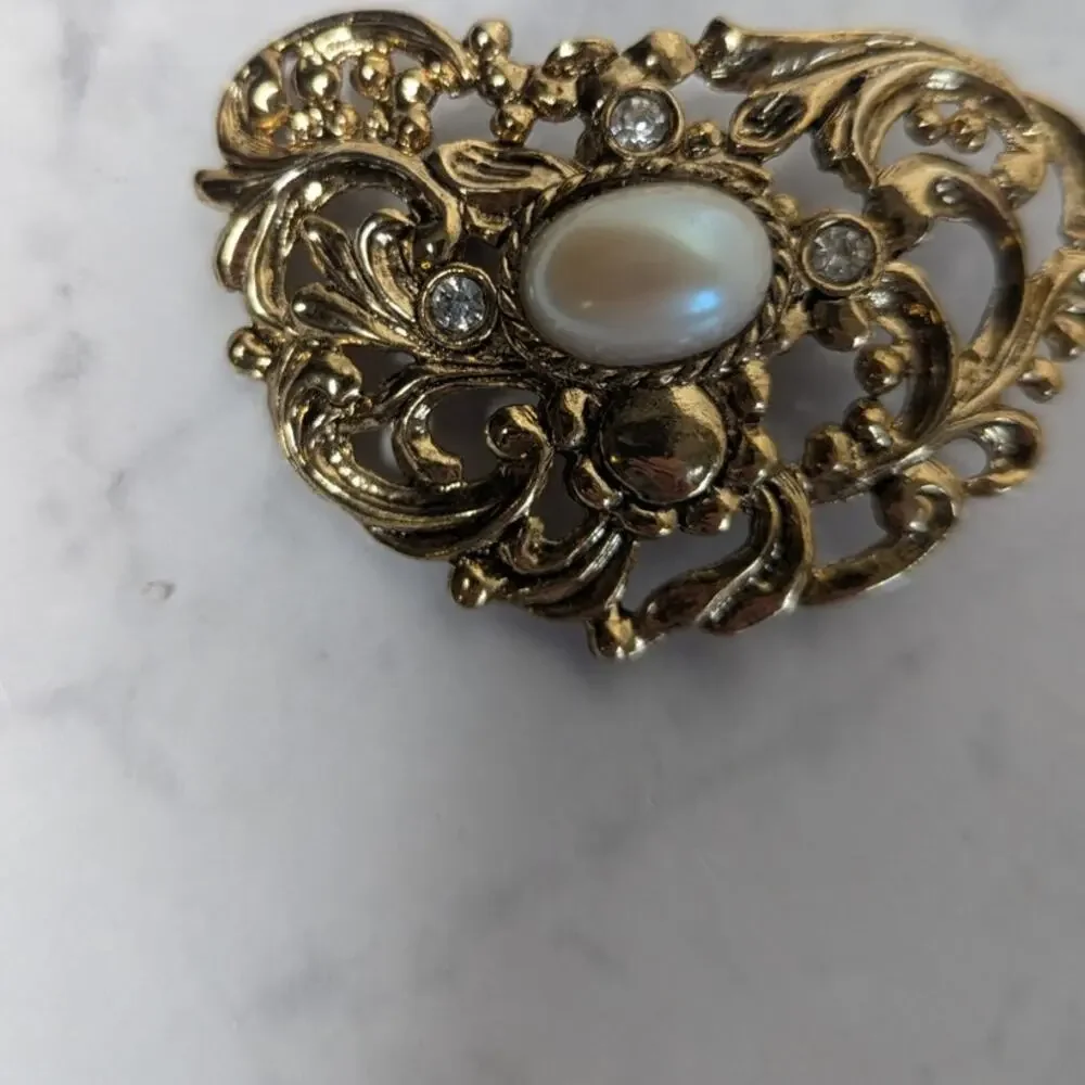 Vintage Gold toned Barouque style simulated pearl cabachon rhinestone brooch pin